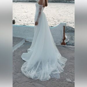 Chosen by KYHA Detachable Tulle Bridal Overskirt – New / Unworn